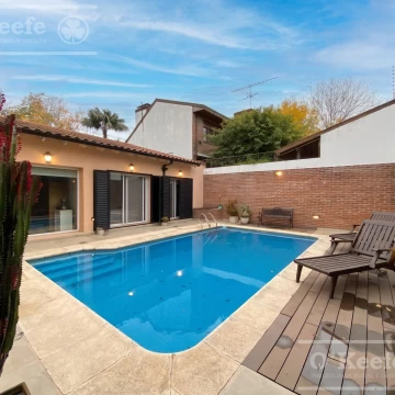 Casa 5 ambientes en venta Quilmes- Pileta- Quincho