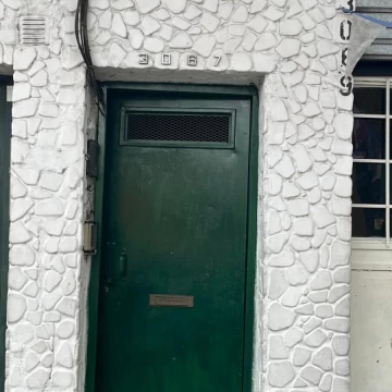 ALQUILER UN DORMITORIO CON PATIO