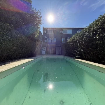Alq PH tipo Casa 4 Amb San Isidro Beccar c/Pileta y Cochera en Condominio