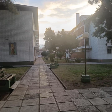 Departamento Remodelado con 2 habitaciones,cocina,living comedor,Sótano y  jardín comunitario