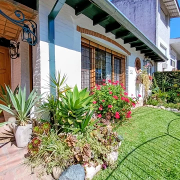 VENTA CASA 5 AMBIENTES EN TIGRE | CON SALIDA AL RÍO | JARDIN | PILETA | ACCESOS | EXCELENTE ESTADO