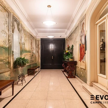 Venta  casa de 5 dormitorios, terraza, jardín y cochera en el corazón de Barrio Parque