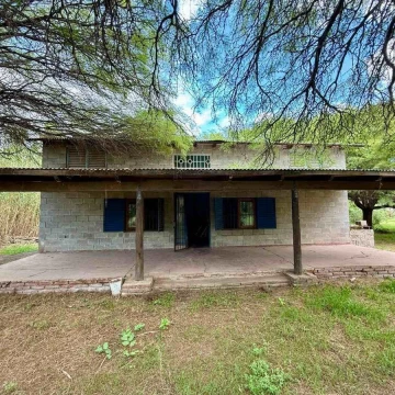 VENTA CASA CON PILETA 1 HA COLONIA CAROYA