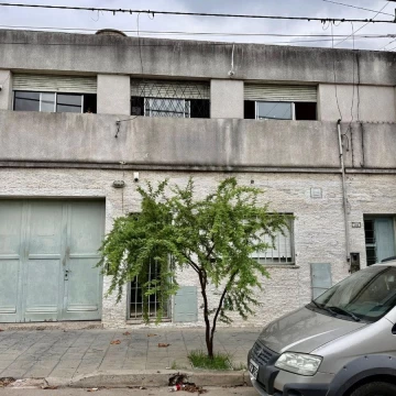 VENTA SAN MARTIN CASA 3 DORM CON 3 DEPTOS Y GALPON