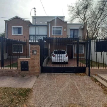 VENTA DUPLEX EL REFUGIO 3 DORM PILETA ARGUELLO