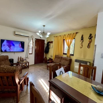 VENTA CASA CENTRO AMERICA 3 DORM CON DEPTO 1 DORM