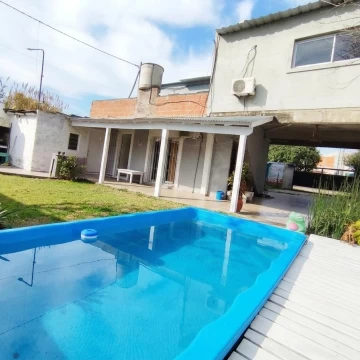 Venta Casa Multifamiliar 5 Ambientes Esquina Piscina Cochera Benavidez Tigre