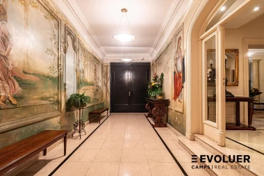 Venta  casa de 5 dormitorios, terraza, jardín y cochera en el corazón de Barrio Parque