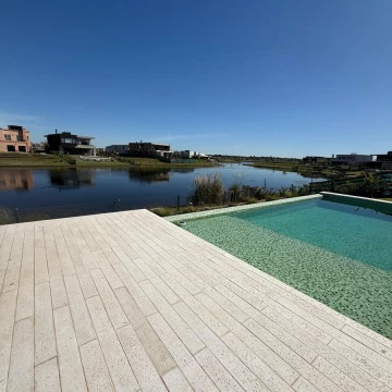 Casa en alquiler al lago Barrio Costas Puertos