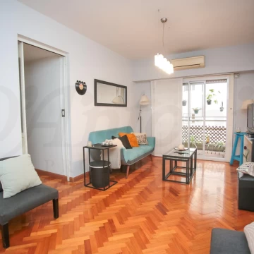 Impecable departamento remodelado 4 ambientes con balcón y toilette, cómodo y funcional