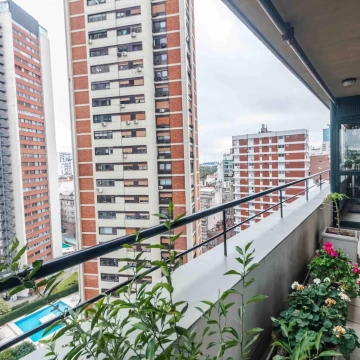 Piso alto en venta. Torre de categoría. 3 dormitorios. 2 cocheras. Palermo Chico
