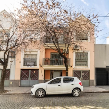 Venta de Tríplex 3 Ambientes con Patio y Parrilla vista a la Plaza – Villa Luro