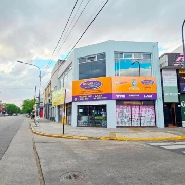 Oficina/Showroom /Local 1° piso en  Excelente Zona Comercial Warnes y Dorrego
