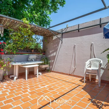 Espectacular casa con lote propio, terraza y patio luz todo el dia