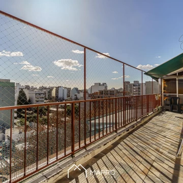 Departamento 3 ambientes, Edificio en esquina. Balcón Terraza