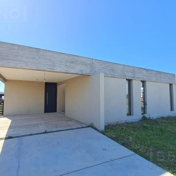 Venta Casa 4 ambientes a estrenar San Sebastian Zelaya Pilar
