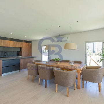 VENTA O ALQUILER CASA 5 AMBIENTES CON PILETA EN TERRALAGOS