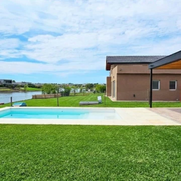 CASA 4 AMB A ESTRENAR VENTA A LA LAGUNA   MUELLE   PISCINA ORIENTACION NORTE SAN SEBASTIAN AREA 11