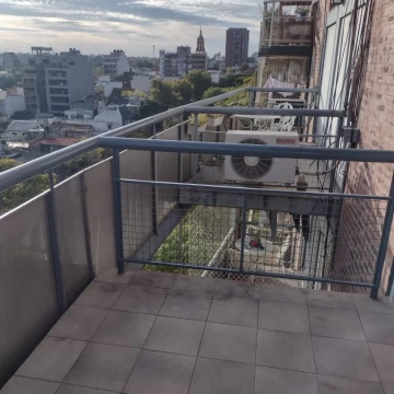 monoambiente en piso alto con cochera