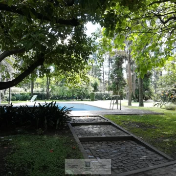 Venta quinta en Del Viso con parque y pileta