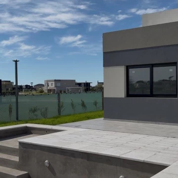 Casa en Countries/B.Cerrado (Berazategui)