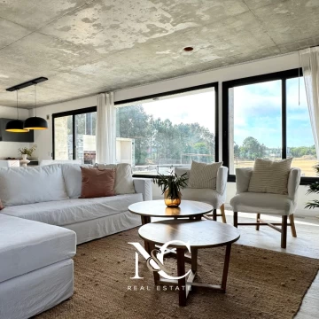 Casa en venta en Costa Esmeralda con fondo al polo