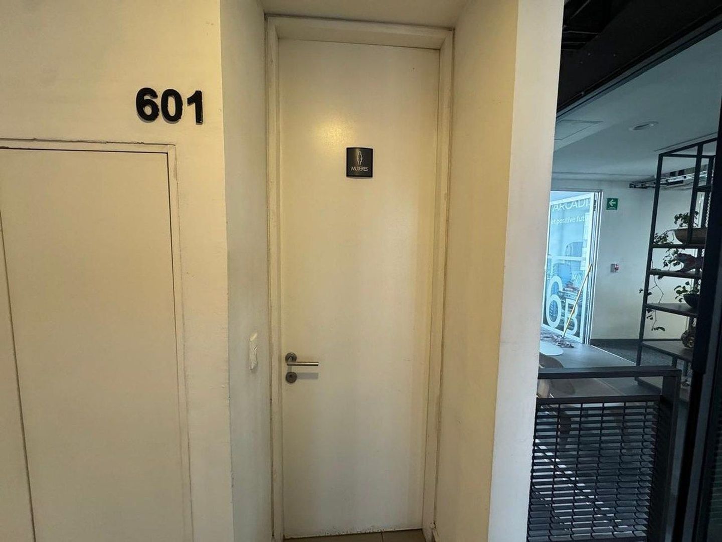 EB-WH8004 (14).jpeg