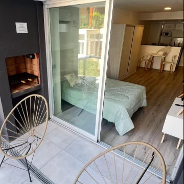 Departamento monoambiente divisible en alquiler AMOBLADO luminoso con balcon 