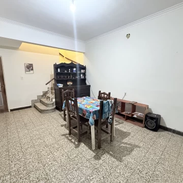 SE VENDE CASA A REFACCIONAR 