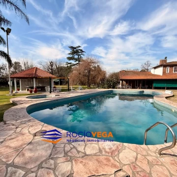Casaquinta a la venta en Francisco Alvarez
