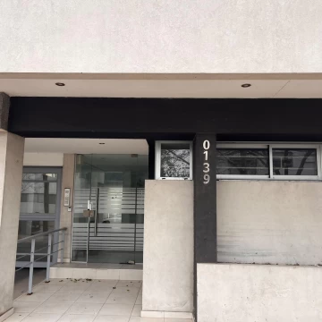 Departamento de 1 dorm. con cochera, en alquiler. La Plata