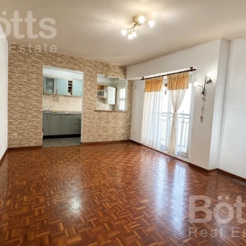 Impecable 3 Amb- Balcón-Cochera-APTO PROFESIONAL-Piso Alto-Pura luz y conectividad