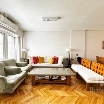 Departamento de 5 ambientes en Uruguay y Juncal