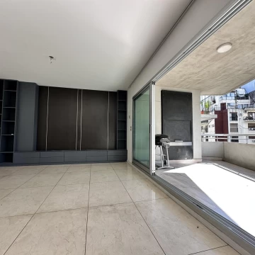 Venta Departamento Belgrano 4 ambientes con balcón aterrazado y parrilla.