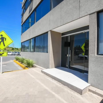 Alquiler Oficina Planta Baja Fisherton Plaza Shopping Funes Rosario Aeropuerto Seguridad Cocheras