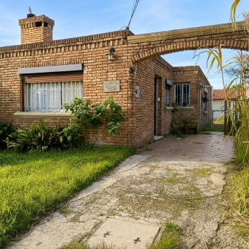 Venta de Casa PH 3 dormitorios 2 baños, con Parillero
