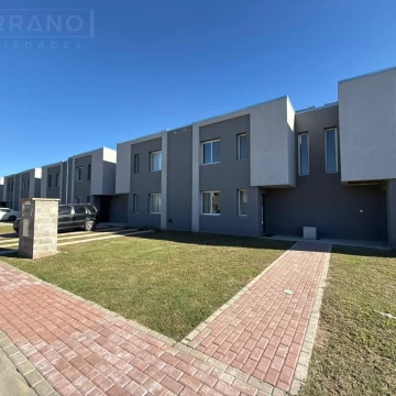 Venta duplex 4 ambientes con Jardin en Decs Tortugas