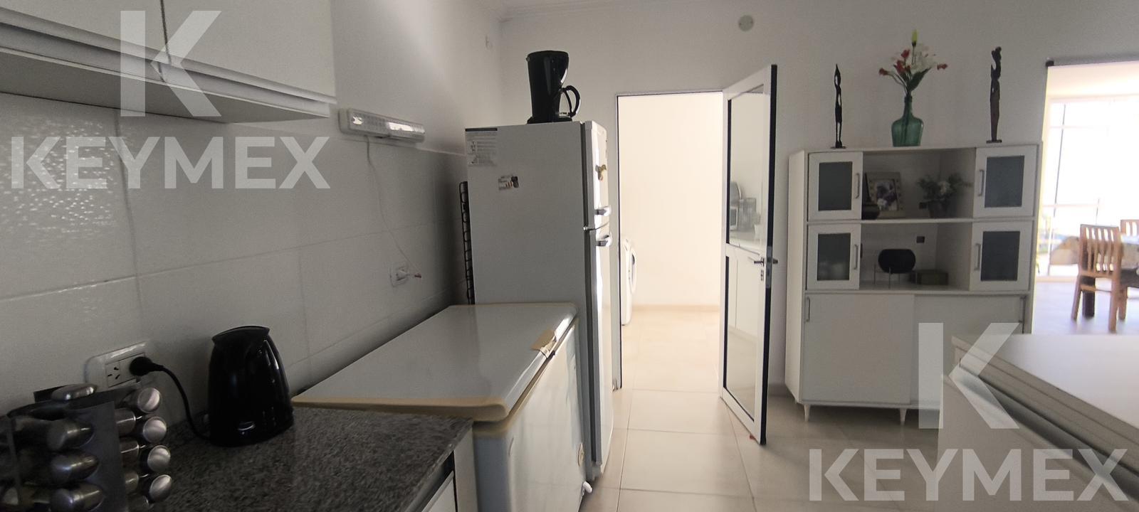 Pasillo interno con acceso a la cocina