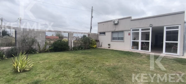 Casa en venta 2 dormitorios, Quincho, parrilla, jardín, cochera | Barrio El Retiro – La Plata