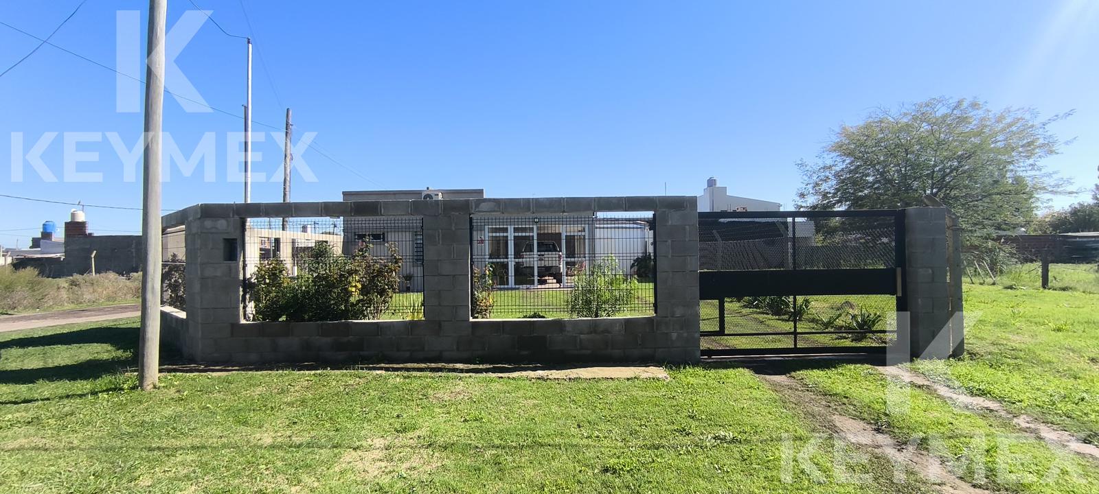 Vista frontal de la vivienda desde la calle