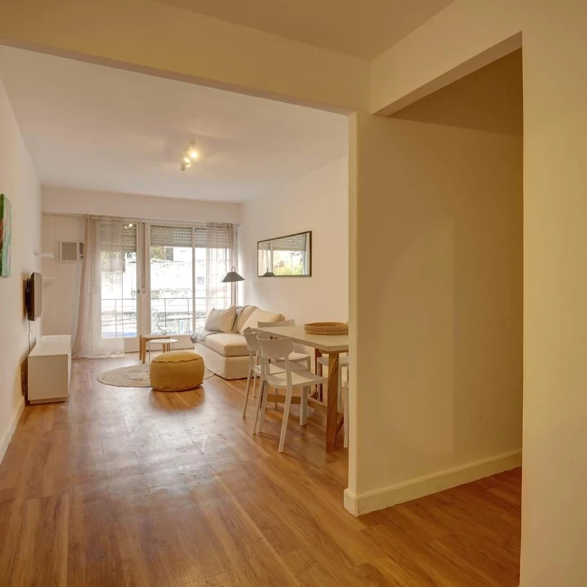 VENTA DE DEPARTAMENTO DE 3 AMBIENTES CON BALCON EN RECOLETA