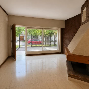 CASA EN VENTA 4AMB CASTELAR NORTE