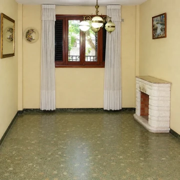 Casa en planta alta con patio y terraza en Echesortu