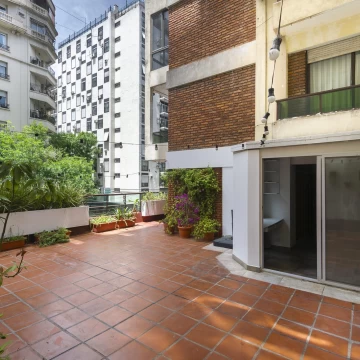 ALQUILER 3 AMBIENTES EN ARENALES Y AV. CALLAO c/ BALCÓN CORRIDO, TERRAZA, BAULERA y SEGURIDAD 24 HS