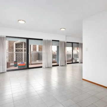 Piso exclusivo de 3 dormitorios con balcón y dependencia de servicios