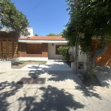 Alquiler - Casa céntrica de 3 dormitorios