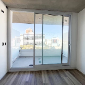 Departamento de un ambiente con balcón al frente en Nuñez