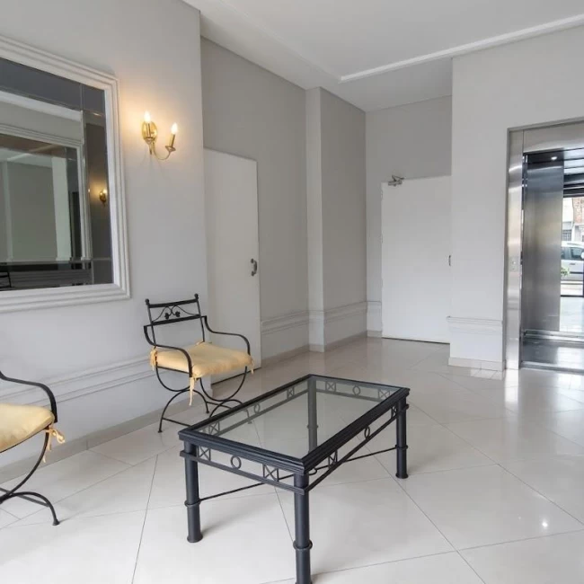 Departamento 3 amientes con terraza propia y cochera