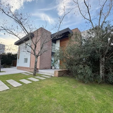 Casa Venta en Corredor Bancalari 3900