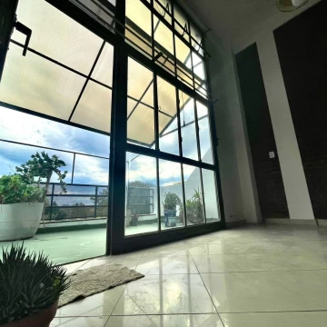 PH Tríplex Frente al Parque Sarmiento | Terraza de 20 m² con Vista Abierta